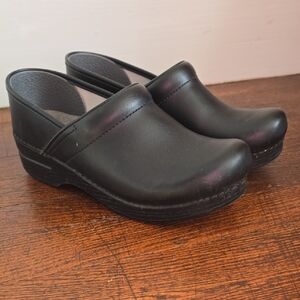 Dansko Black Leather Women's Mules/Clogs Size 39